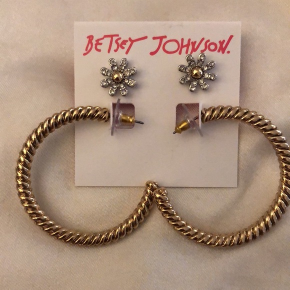 Betsey Johnson Some Bunnys Baby Daisy Studs & Gold Tone Hoop Earring Set NWT - Picture 3 of 12
